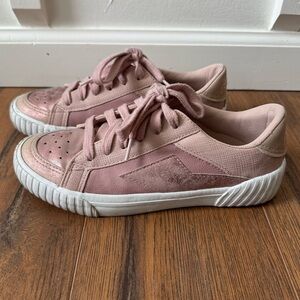 Blowfish Malibu Pink Low-Top Sneakers Size 6.5‎